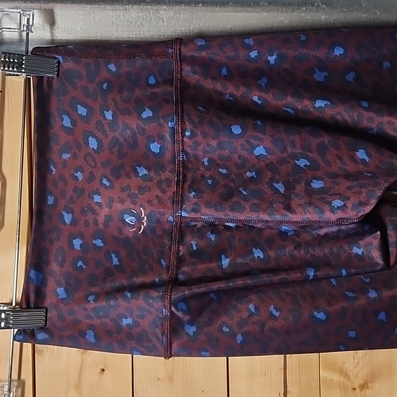 Beyond Yoga x Barre3 exclusive leggings! 7/8 length Size Medium - Picture 5 of 9